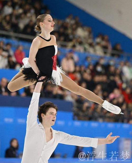 双人自由滑亮相世界花样滑冰锦标赛